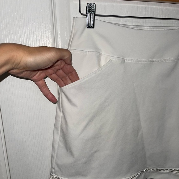 LILLY PULITZER MONICA SKORT Resort White Embellished Eyelet Elegant Lace Trim 2 - Picture 3 of 9